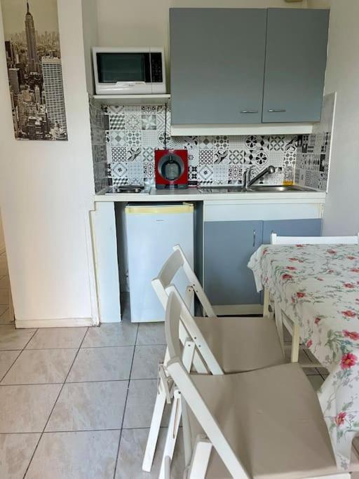 Joli Appartement Avec Piscine Sète Exterior foto